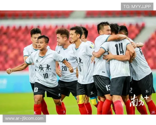 深入解析聋人足球比赛裁判人数配置与执裁特点发展趋势研究探讨析 深入解析聋人足球比赛裁判人数配置与执裁特点发展趋势研究探讨析