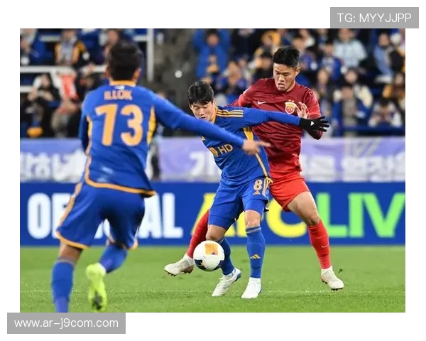 探讨足球比赛中球员跳入水体行为是否构成犯规的规则细致解析全面